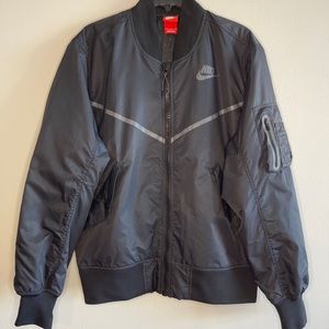 Nike men’s bomber jacket Large 709092-010 like new